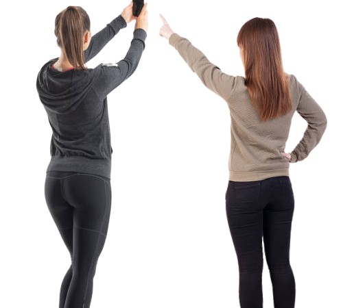 Dos chicas usando diferente tipos de leggins